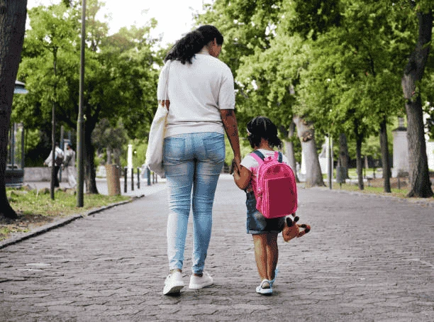mom walking with type 1 diabetes daughter to school